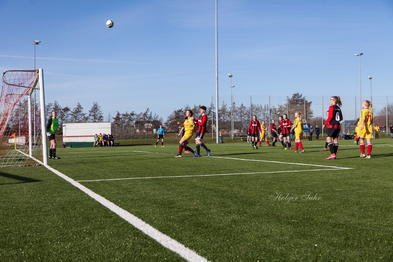 Bild 236 - B-Juniorinnen SG Weststeinburg/Bei - SV Fisia 03 : Ergebnis: 1:2